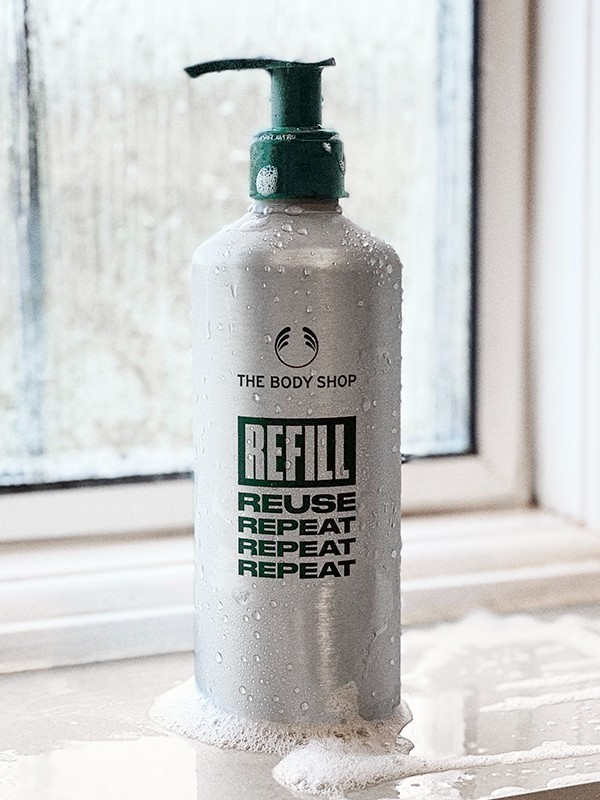 Utántölthető alumínium palack THE BODY SHOP 900 Ft