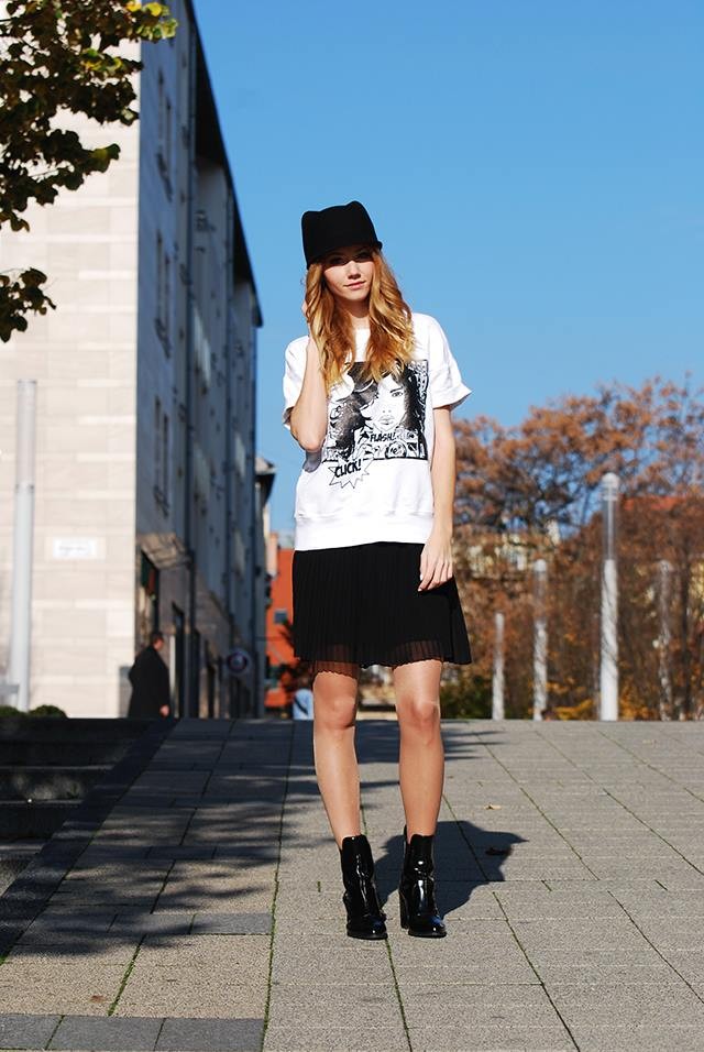 Szoknyás, laza összeállítás a bloggertől mára