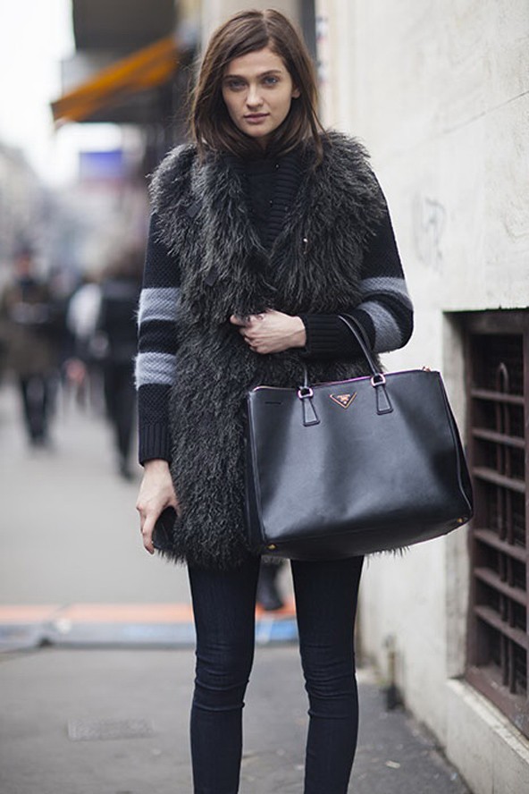 A műszörme mellény praktikus megoldás a hűvös novemberben.