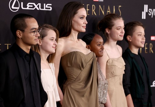 11 elbűvölő fotó Angelina Jolie-ról és a gyerekeiről, ami bizonyítja, mennyire erős a kapcsolatuk