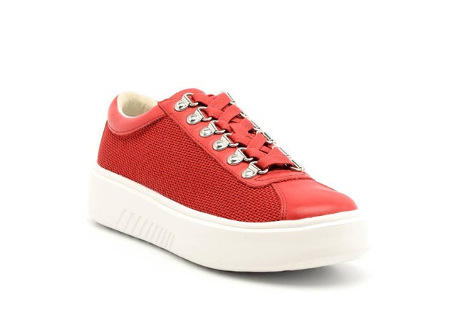 GLAMOUR nagykövetünk megmutatja kedvenc hétköznapi cipőit