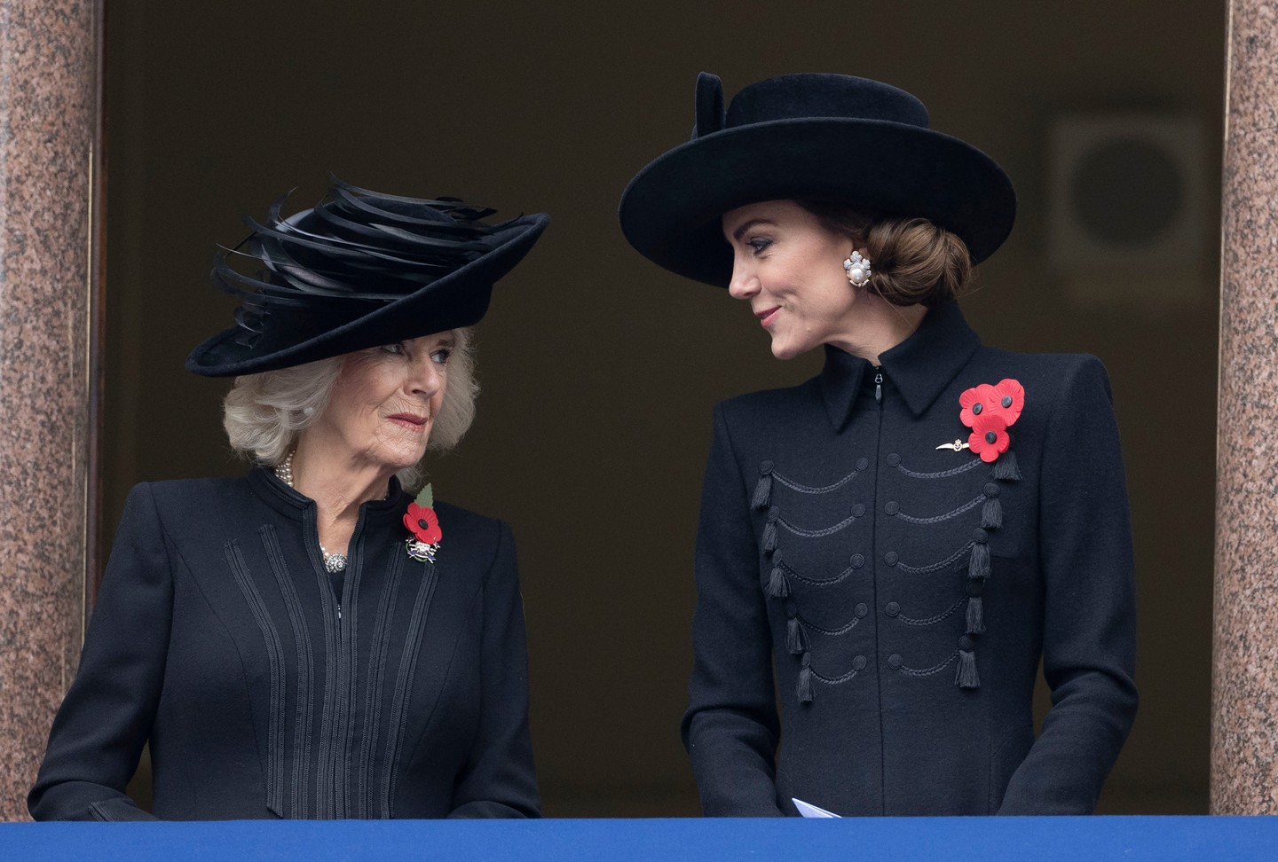 Erzsébet gyöngyökkel és gyémántokkal kirakott levél alakú fülbevalóját Katalin 2023 novemberében viselte - 20 évvel azután, hogy Erzsébet királynőn utoljára láthattuk. 