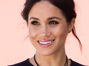 Meghan Markle Valentino miniruhában bulizott: az extrarövid darab nagyon merész választás volt