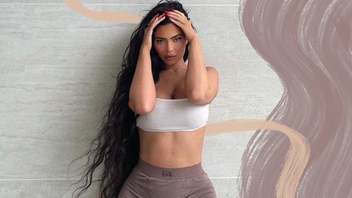 Itt van a legújabb frizura-trend: az extra hosszú haj 