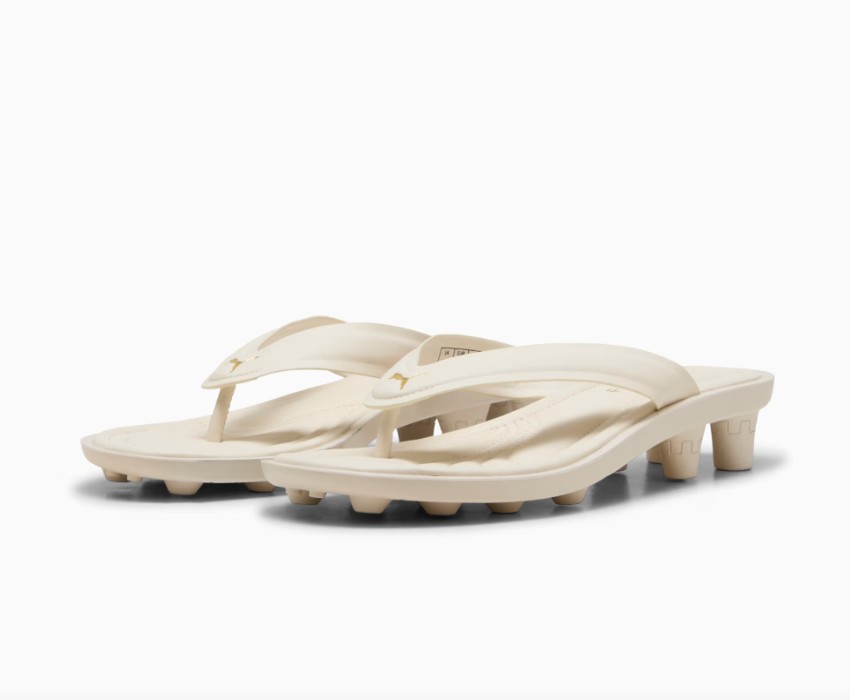 A nőiesebb vonalra ülve alkotta meg a Fenty x Puma a Cat Cleat flip-flop papucsot