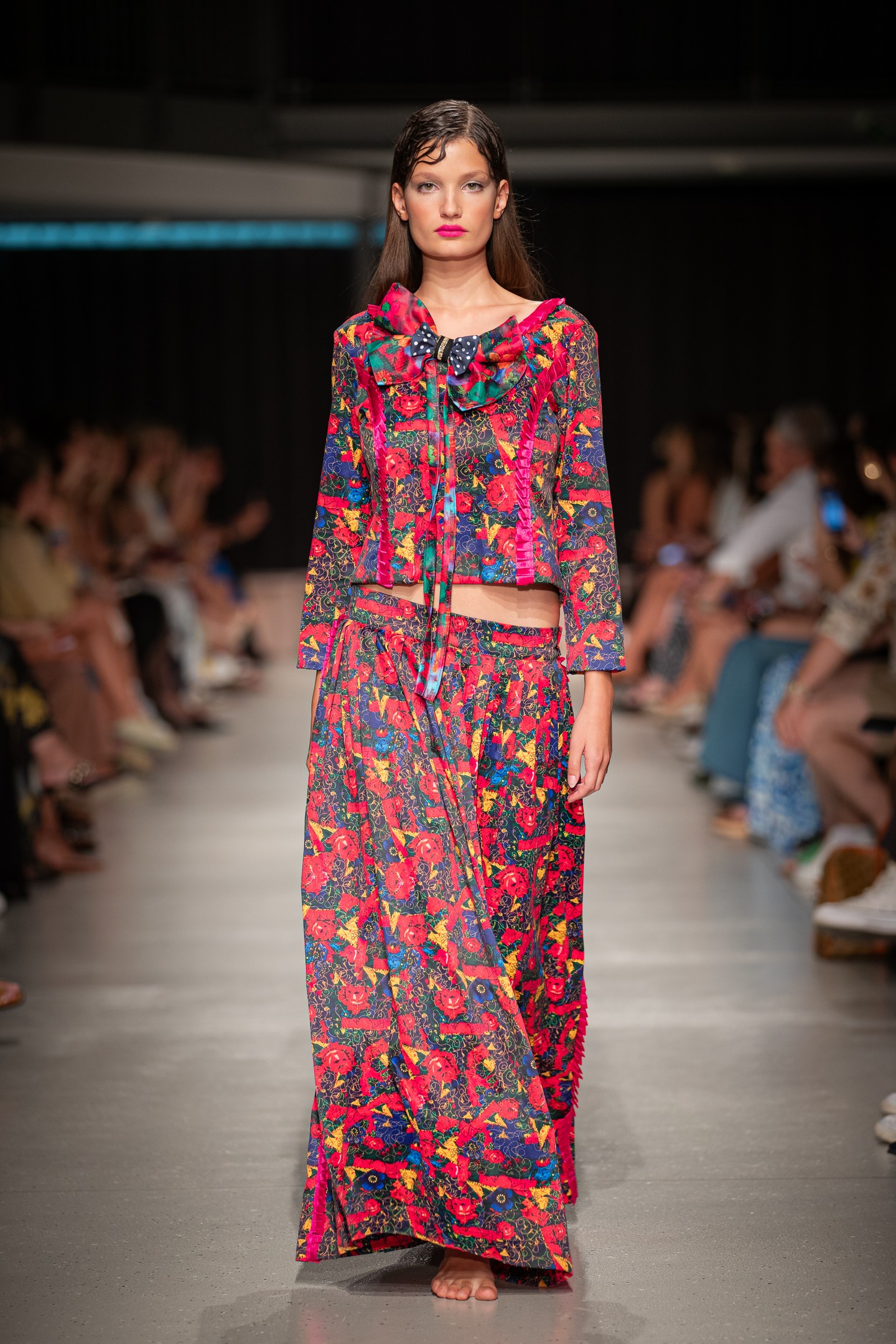 Romani Design 2025 tavasz-nyár kollekciójának bemutatója a BCEFW divathéten