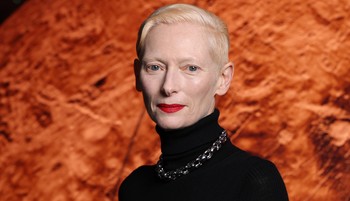 65 éves lett Tilda Swinton, a mozi kaméleonja, aki továbbra is határokat feszeget