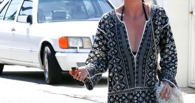 A Grace klinika sztárja saját maga cipeli a bútorait