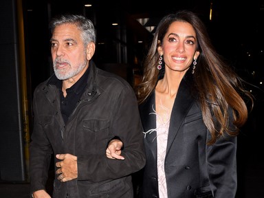 George Clooney és Amal Clooney a Velencei Filmfesztivál legszebb párja: olyan szerelmesen értek egymáshoz, mint két tinédzser