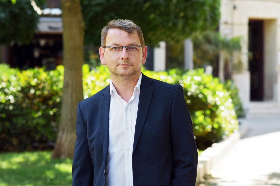 Fesztbaum Béla Rácz tanár urat alakítja A Pál utcai fiúkban