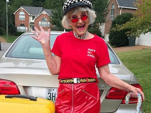 89 éves nő lett a fürdőruhamárka új modellje!