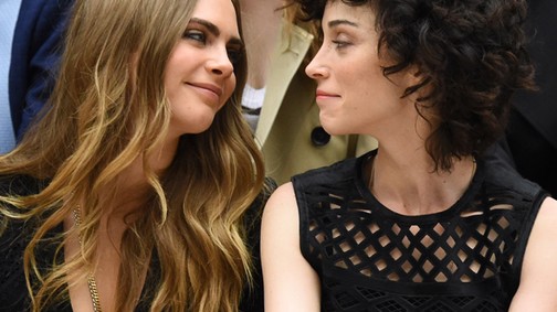 Cara Delevingne a lehető legromantikusabb módon kérte meg a barátnője kezét