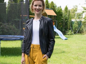 Élénk színek a szürke napokra Szabó Jucus gardróbjából!