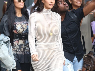 Kim Kardashian és Kylie Jenner Kanye West Yeezy Season 4 divatbemutatóján