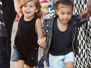 Cuki fotó a Kardashian gyerekekről, de mindenki csak azt látja, hogy kire hasonlítanak elképesztően...