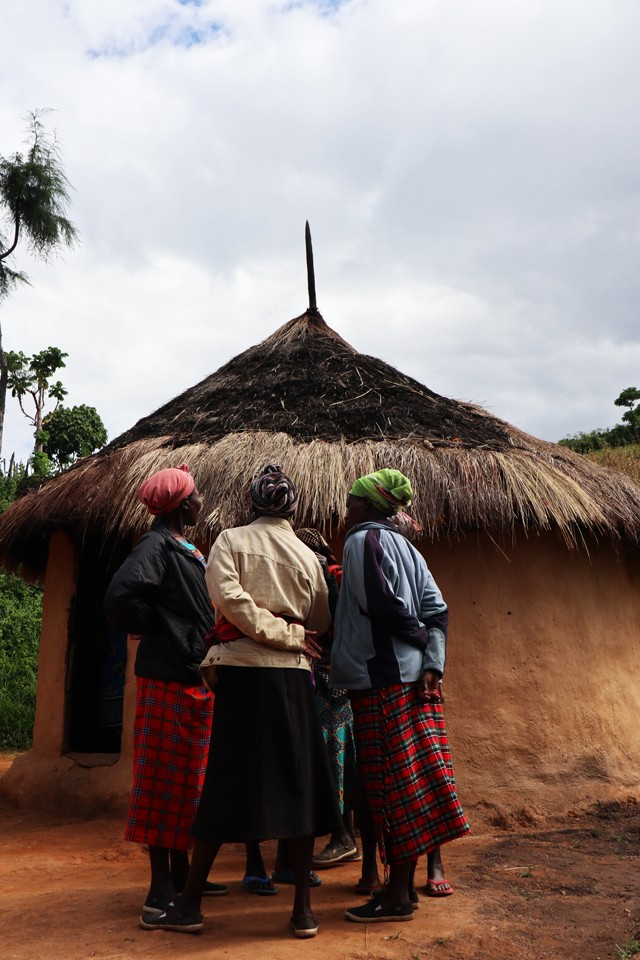 A Sengwer Nőegylet is arra törekszik, hogy megoldást találjanak a kilakoltatási problémára