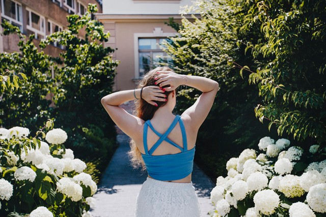 Nyári színek és a természet szeretete inspirálták Johanna mai szettjét