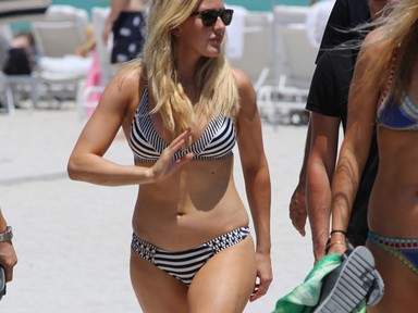 Bikiniben a tengerparton: Ellie Goulding teste az abszolút #bodygoals