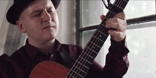 Nemcsak a dal tökéletes, de a ruhák is elképesztőek Harcsa Veronika és Gyémánt Bálint új klipjében