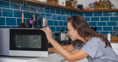 10 élelmiszer, amit soha nem szabadna újramelegítened a mikróban, mégis rendszeresen megteszed