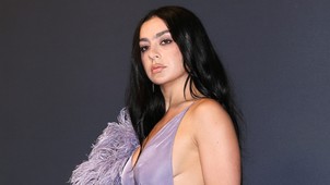 A MySpace-n és raktárbulikon kezdte Charli XCX, az idei Sziget egyik legnagyobb dobása