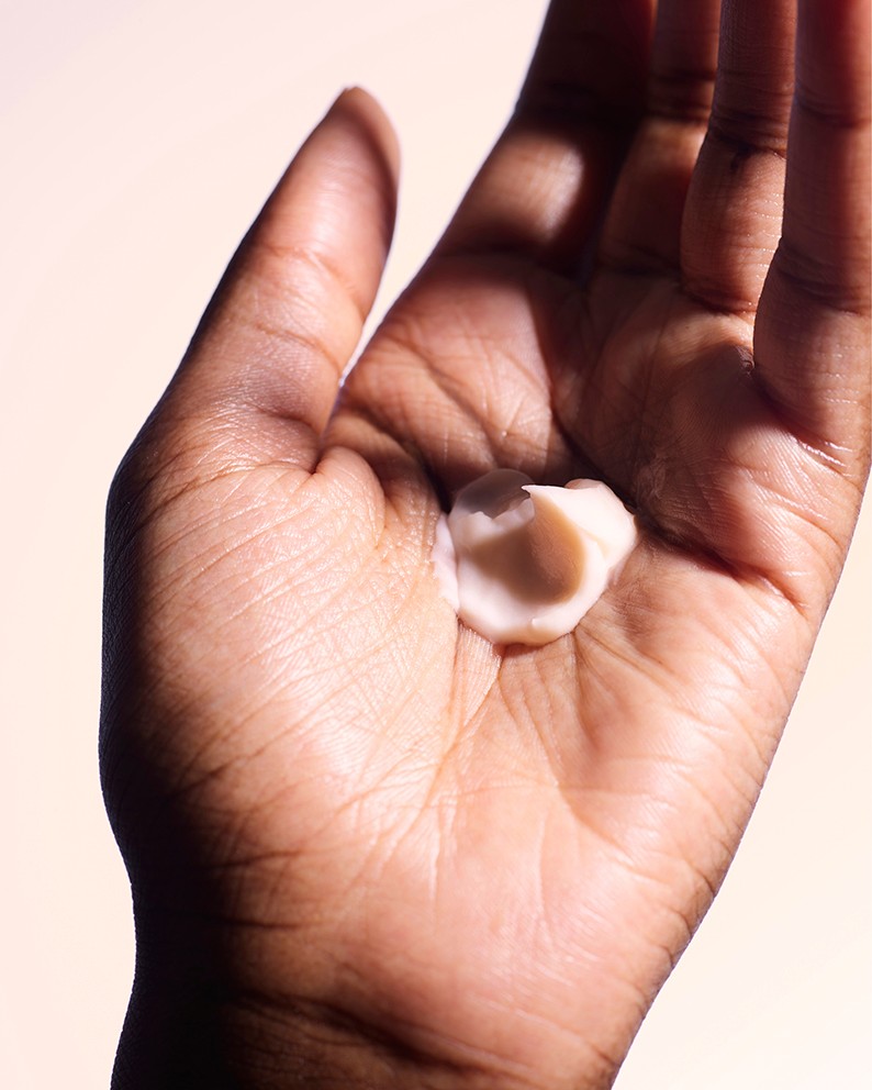 A Clarins Extra-Firming termékek bőrtípusok szerinti ápolást nyújtanak