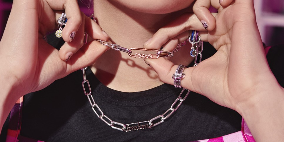 980x490 HIGH AW21 F OCT PAN ME BEABADOOBEE ONSKIN 01 RGB