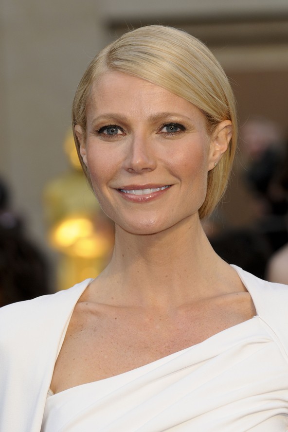 Gwyneth Paltrow-ban soha sem csalódtunk. A 2012-es Oscar gálán is tündökölt ezzel a szolidan hátrafésült frizurával.