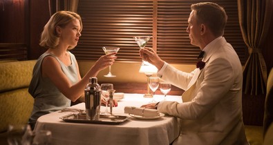 A férfiak csak azért engedik előre a nőket, hogy a feneküket nézzék?