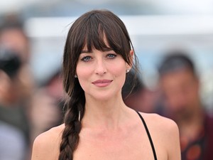 Mindössze 3 komoly kapcsolat volt Dakota Johnson életében: hosszú évekig szerette ezeket a férfiakat