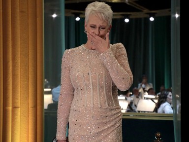 Videón, amint Jamie Lee Curtis magyarul énekel Oscar-díjjal a kezében