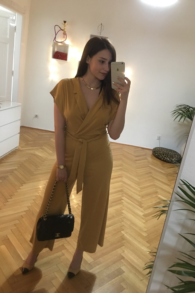 Karola olyan táskát mutat ma, amire nők milliói áhítoznak