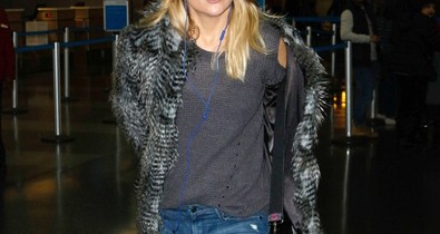 Ejha! Kate Hudson nyakig csizmában!