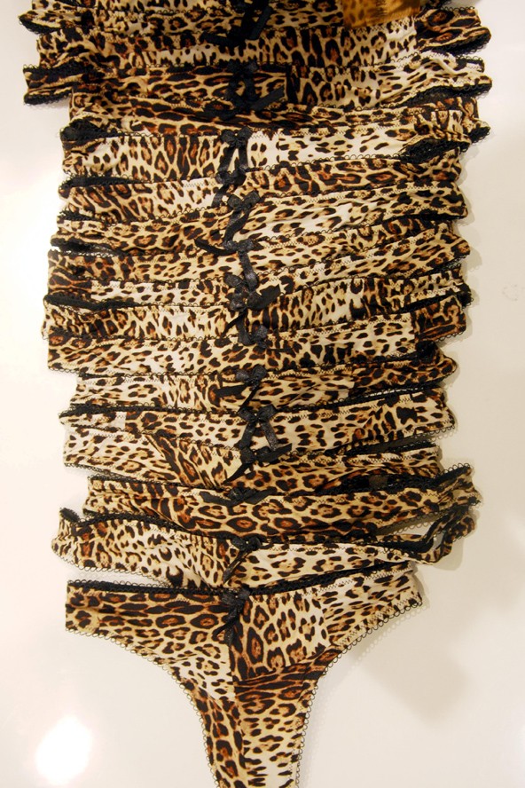 Roberto Cavalli ugyancsak 2007-ben inkább leopárdmintás tangát tervezett.