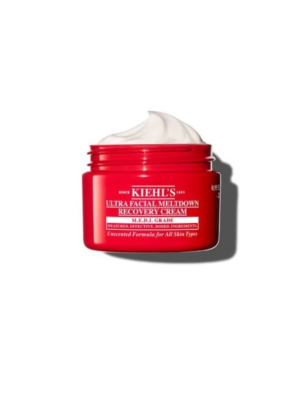 A Kiehl’s bőrhidratálási örökségét folytató Ultra Facial Meltdown Recovery Cream a márka első gyógyhatású hidratálójaként nyújt azonnali enyhülést az irritált és igénybe vett arcbőrnek. Nemcsak az ekcéma vagy a rosacea tüneteit enyhíti, hanem intenzív elsősegélyt jelent borotválkozás, kémiai hámlasztás vagy lézeres kezelések után is, hatékonyan állítva helyre a bőr ellenálló képességét. - Facial Meltdown Recovery arckrém KIEHL'S 10 000 Ft/28 ml 