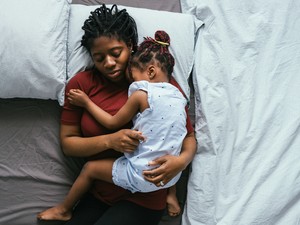 Megdöbbenve tapasztaltam, hogy még mindig milyen előítélettel vannak mások  a gyerekkel való közös alvással kapcsolatban