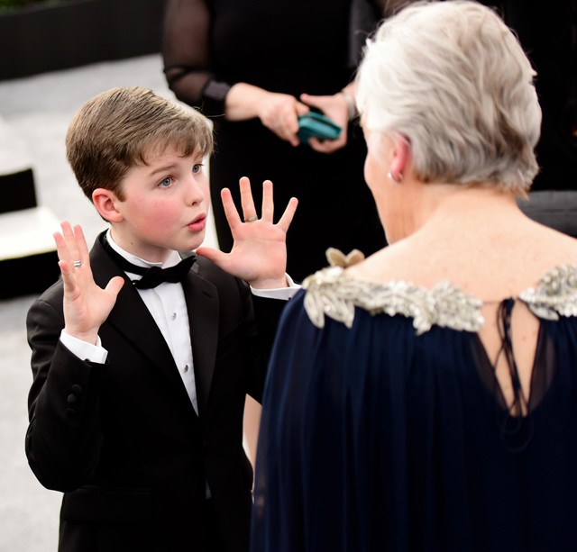 Iain Armitage találkozik Glenn Close-zal a SAG vörös szőnyegén