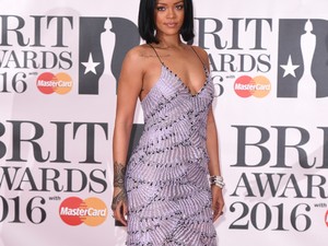 Nézd Rihanna milyen gyönyörű volt a Brit Awardson