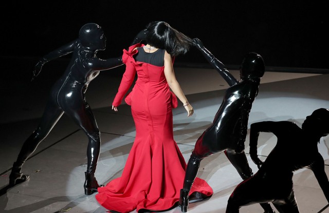 Alessia Cara megszabadul a jelmezektől az MTV VMA-n