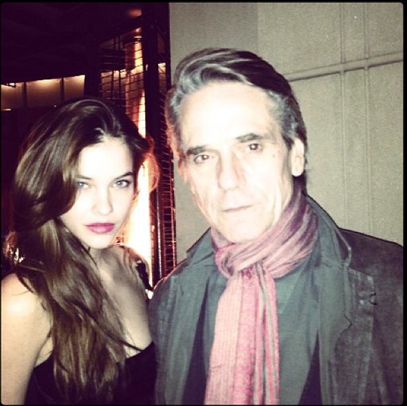 Palvin Barbi és Jeremy Irons 2013 januárjában, a Golden Globe-gálán