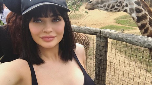 Kylie Jenner most tényleg megmutatta hatalmas melleit