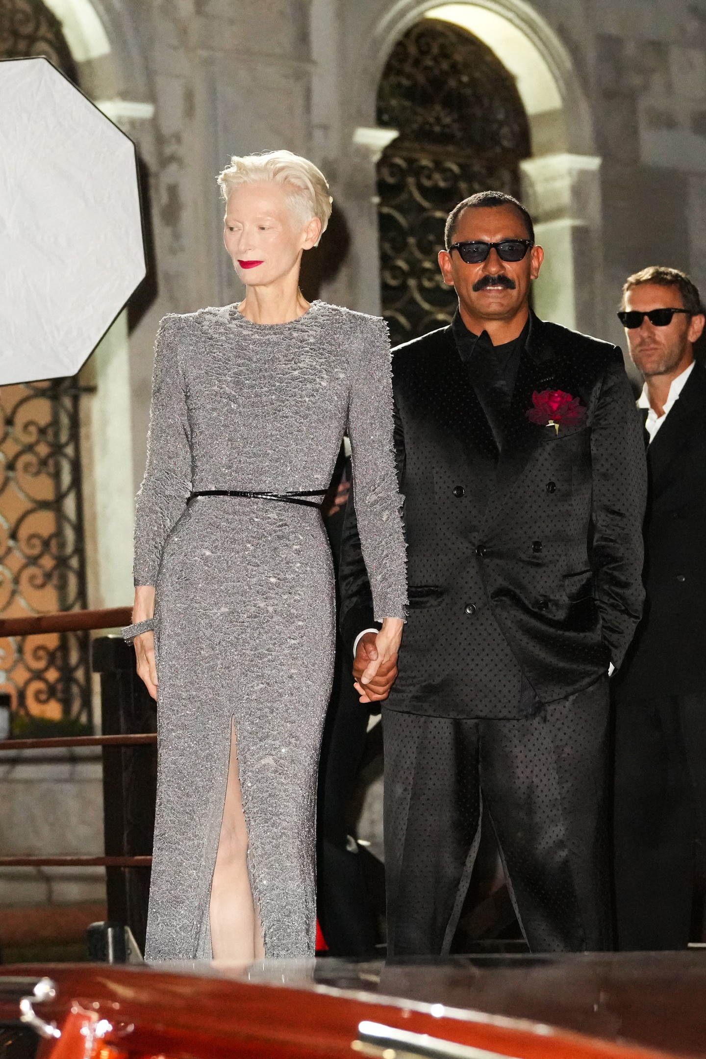 A Tilda Swinton főszereplésével készült új Tom Ford Black Orchid Reserve illat kampányfilm bemutatása is a fesztivál idejére esett. A színésznő Haider Ackermannal karöltve szállt le egy vízitaxiról. Tilda természetesen Ackermann első Tom Ford kollekciójának csodás ezüst ruháját viselte.  