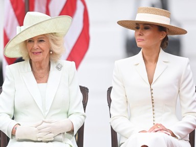 Melania Trump élete legszebb ruhájában ragyog, Kamilla királyné Barbie-nak öltözött a találkozójukon