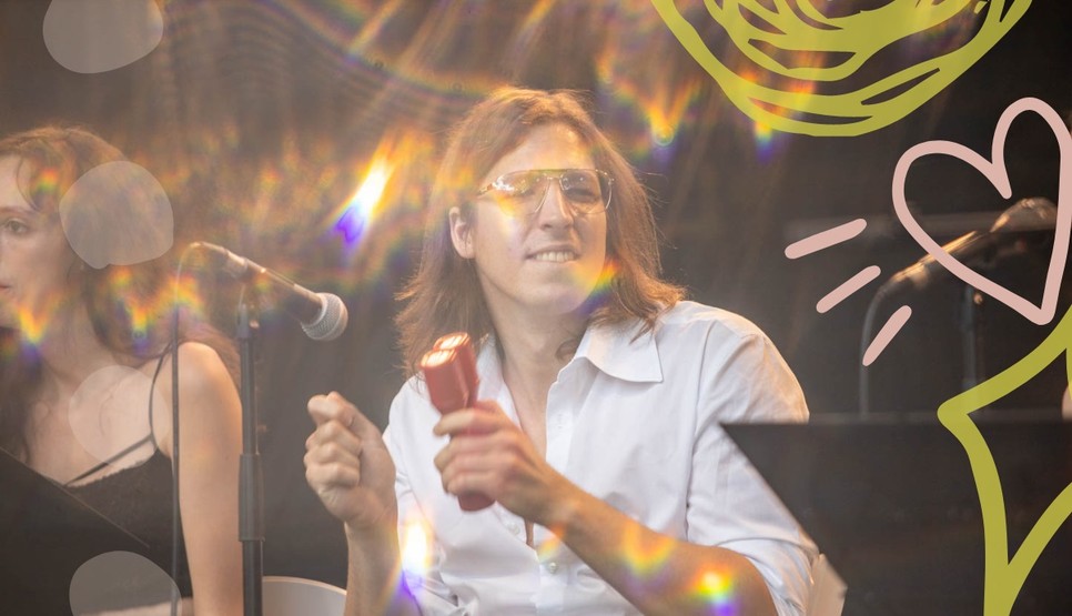 Csütörtökön, este 9-kor lép fel az Ivan & The Parazol  a Völgy egyik legszebb helyszínén, a Kőbánya udvaron.