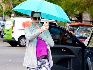 Anne Hathaway pocakja HATALMAS!