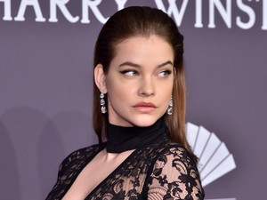 Még a bugyiját is megvillantotta Palvin Barbi