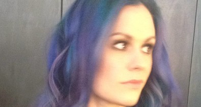 Újabb szivárvány hajú sztár!