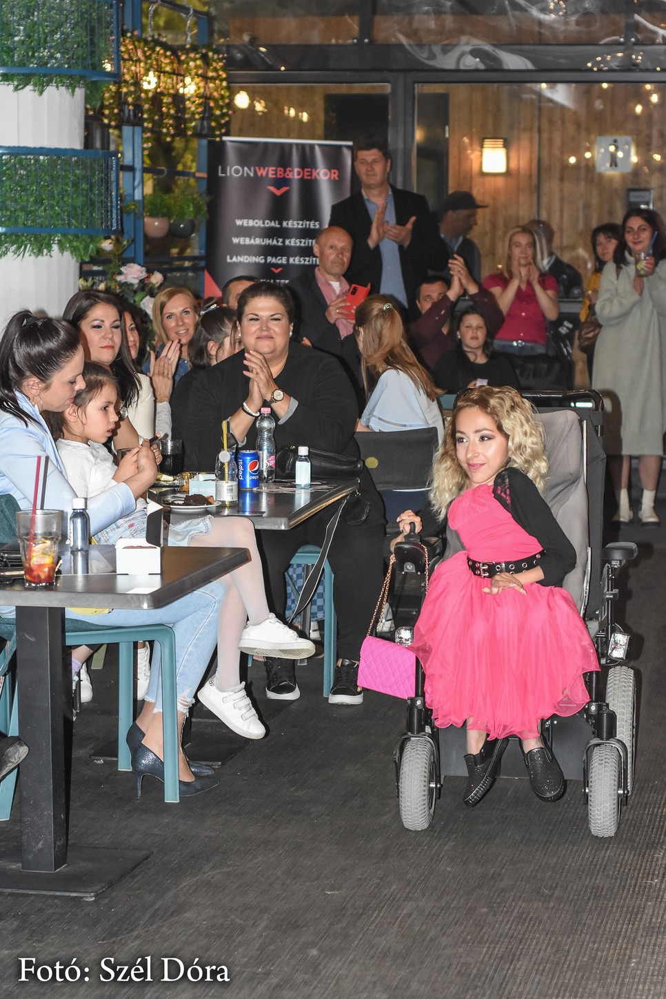 A civil kezdeményezések sokat segíthetnek a szemléletváltáson, amire nagyon nagy szükségünk van! A divat egy fontos eszköz lehet ebben