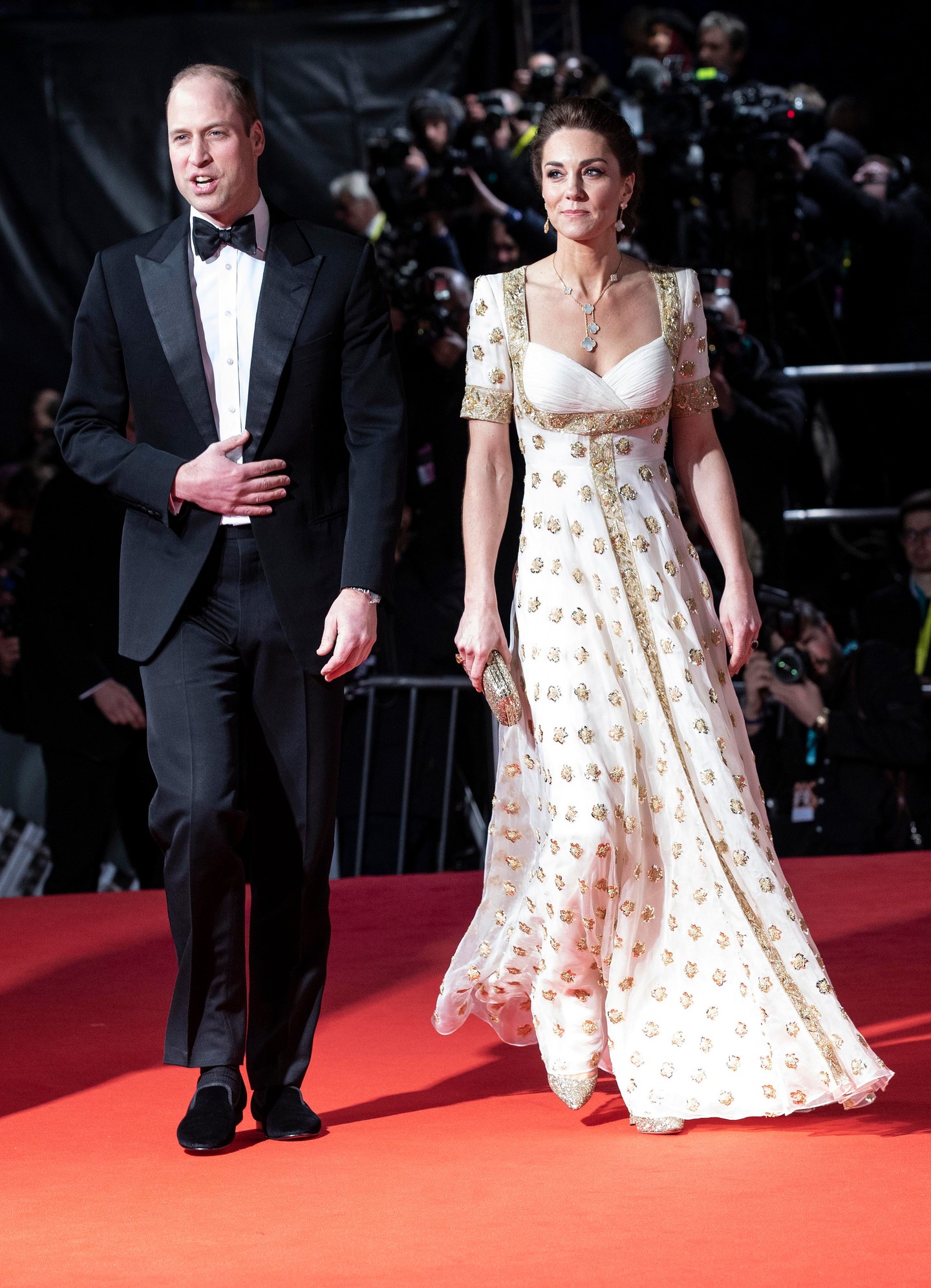 2020 - A BAFTA-gálán egy krémszínű, arany díszítésekkel ellátott Alexander McQueen ruhakölteményben lopta el a show-t. 