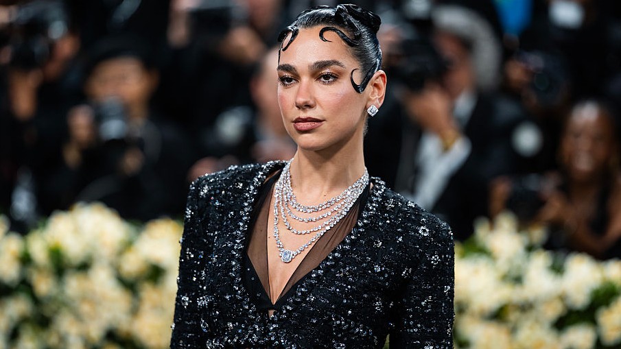 Dua Lipa hatalmas rajongója a meztelenruháknak